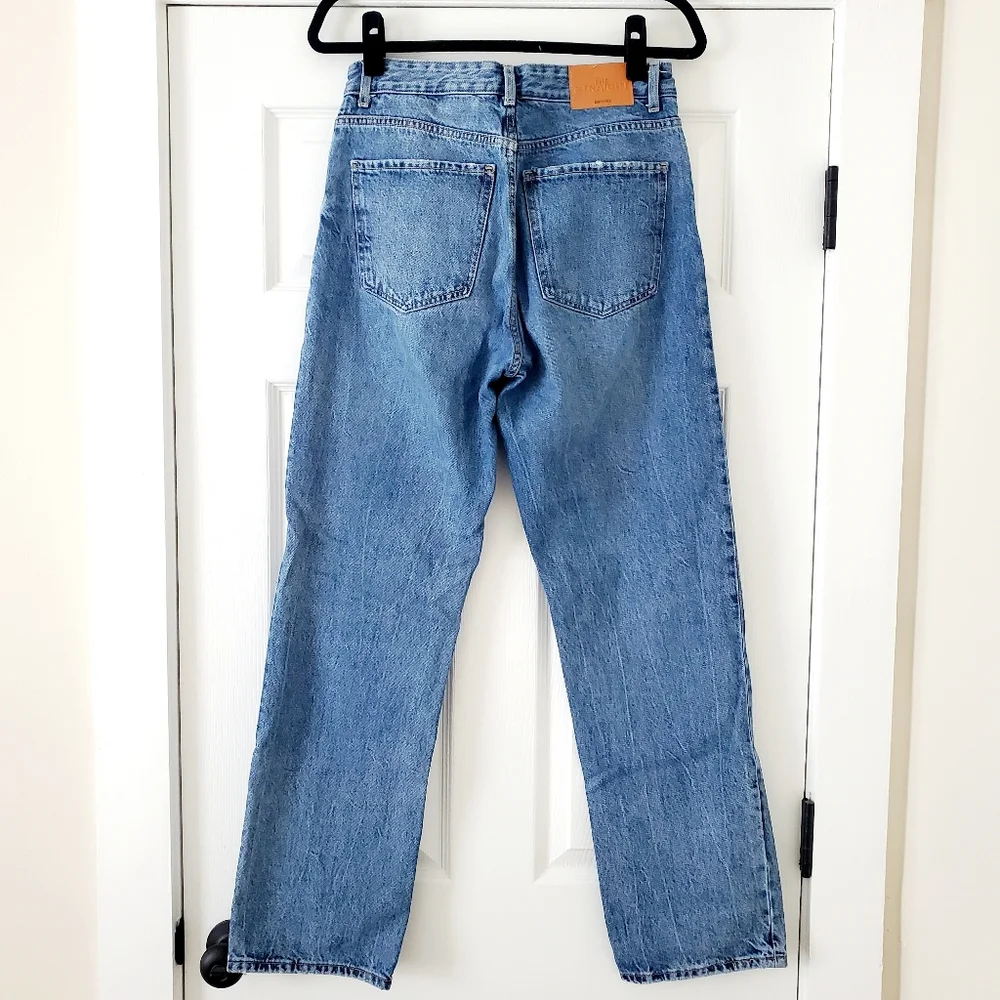 Bershka High Waist Straight Leg Dad Jeans in Medium Blue - Picture 3 of 8